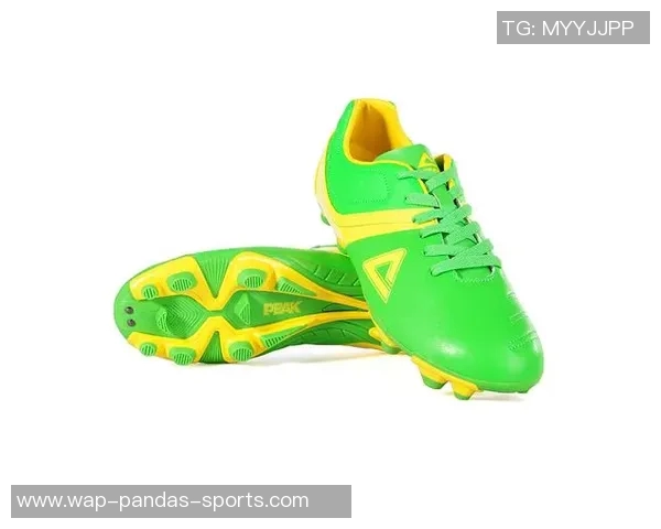 匹克足球鞋助力球场表现提升让每一次奔跑都充满激情与自信